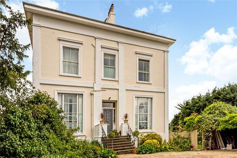 Warden Hill Road, Cheltenham... 2 bed apartment for sale
