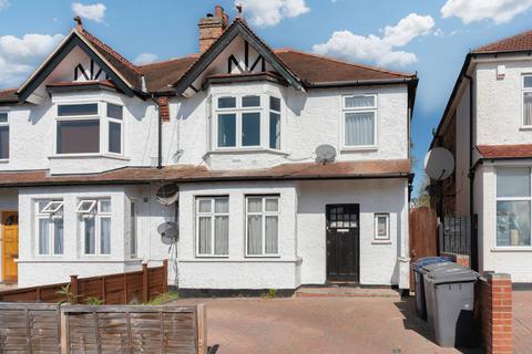 Garratt Road, Edgware HA8 2 bed flat for sale
