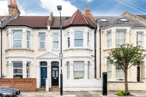Bronsart Road, Fulham, London 2 bed flat for sale