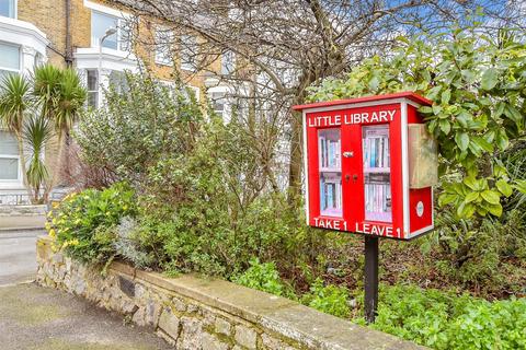 Gordon Road, Cliftonville, Margate, Kent 2 bed flat for sale