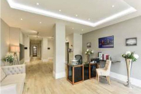 Aldenham Road, Bushey, WD23 2 bed flat for sale