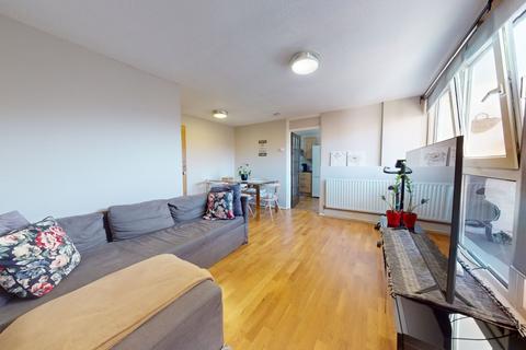 Coates Walk, TW8 3 bed flat for sale