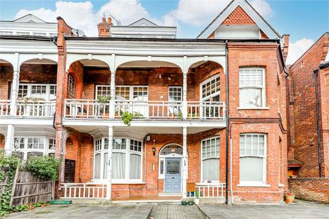 Queens Avenue, Muswell Hill, London, N10 1 bed apartment for sale