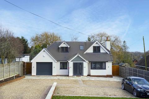 Chessington 4 bed detached house for sale