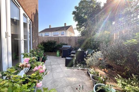 Padfield Close, Southbourne, Bournemouth 2 bed semi