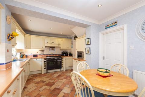 Istead Rise, Istead Rise, Kent 4 bed semi