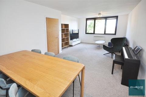 Bow Lane, North Finchley, N12 3 bed apartment for sale