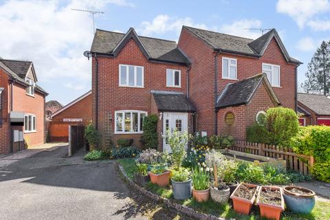Carpenters Close, Holybourne, Alton 2 bed semi
