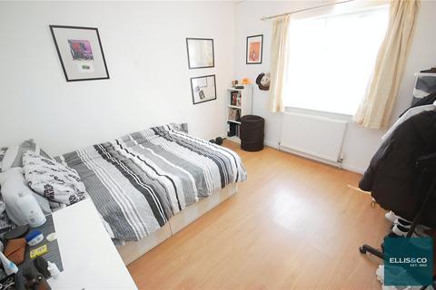 Abercorn Road, Mill Hill East, NW7 2 bed apartment for sale