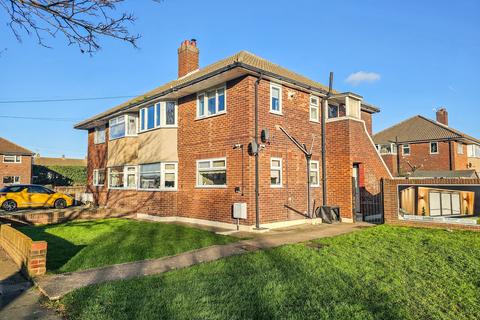 Lowlands Gardens, Romford, RM7 2 bed maisonette for sale