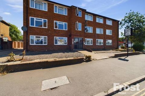 Staines Road, Feltham, Middlesex, TW14 2 bed apartment for sale