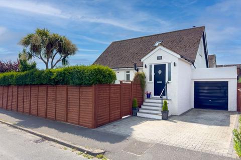 FELPHAM VILLAGE, WEST SUSSEX 3 bed detached house for sale
