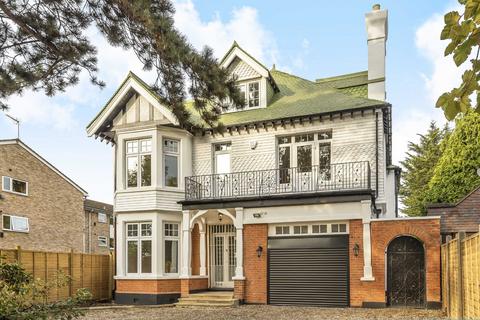 6 bedroom detached house for sale