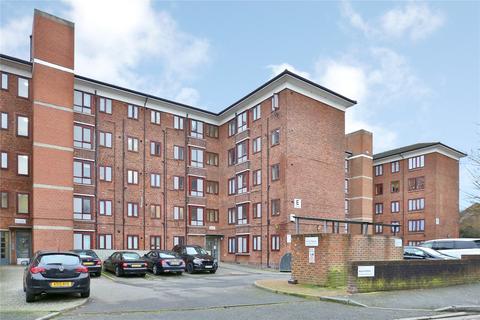 Warwick Grove, London, E5 3 bed apartment for sale