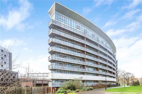 Meath Crescent, London, E2 2 bed penthouse for sale