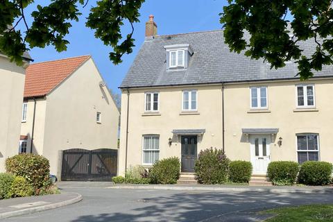 Hillcrest Gardens, Exmouth 4 bed semi