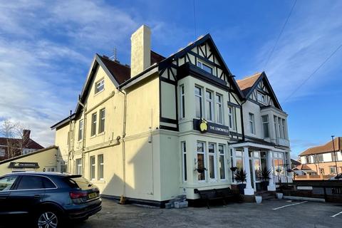 Sea Lane, Seaburn 12 bed semi