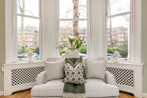 Bramham Gardens, London, SW5 3 bed apartment for sale