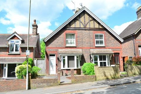 East Grinstead, West Sussex, RH19 3 bed semi