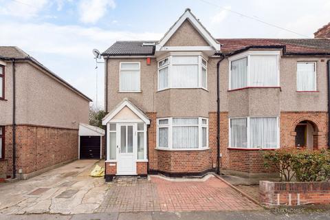 Hainault Road, Romford 4 bed end of terrace house for sale