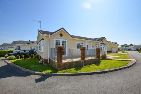 Eastbourne Heights, Oaktree Lane... 2 bed bungalow for sale