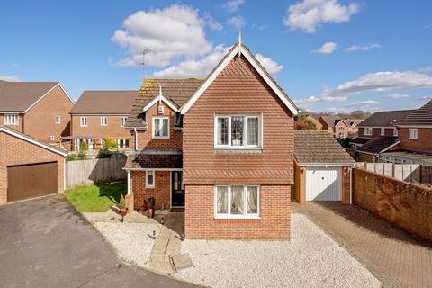 De Burgh Gardens, Tadworth, KT20 4 bed detached house for sale