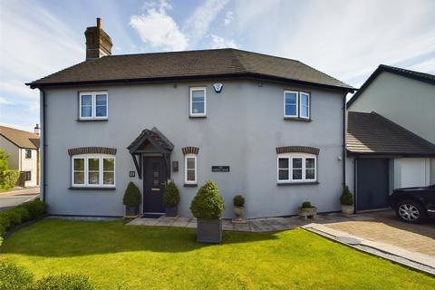 4 bedroom link detached house for sale