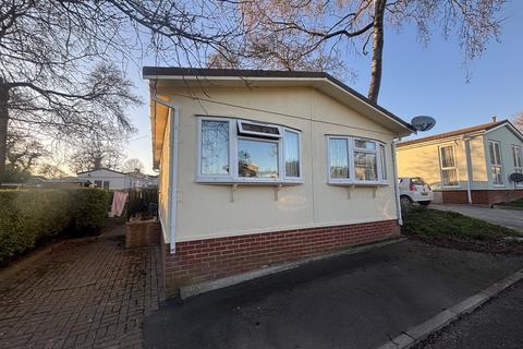 Great Blakenham, Ipswich, Suffolk 2 bed mobile home for sale