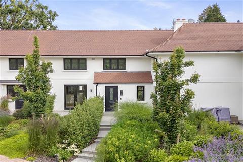 West Chiltington, West Sussex, RH20 2 bed mews for sale