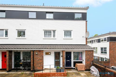 Goldman Close, London, E2 2 bed maisonette for sale