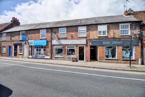 Duke Street, Princes Risborough HP27 2 bed flat for sale