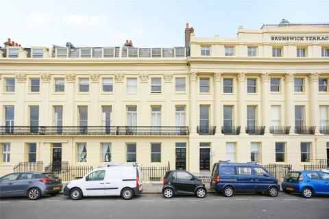 Brunswick Terrace, Hove, BN3 2 bed flat for sale