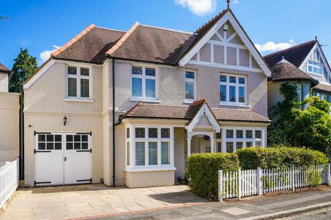 Hillbrow Road, Esher, Surrey, KT10 5 bed detached house for sale