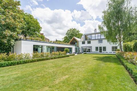 6 bedroom detached house for sale