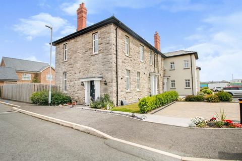 13 Rhodfa Tegid, St Asaph, LL17 0EQ 3 bed end of terrace house for sale