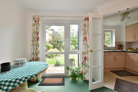 Stafford Road, Caterham, Surrey 1 bed ground floor flat for sale