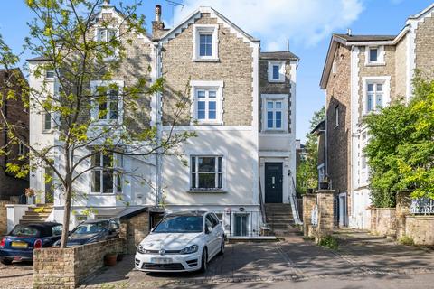 Park Road, Richmond, Surrey 1 bed flat for sale