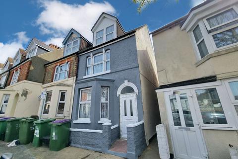 Garden Road, Folkestone, CT19 4 bed end of terrace house for sale