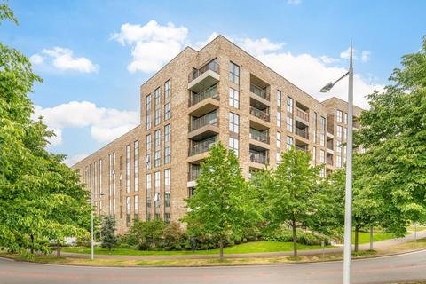 Lakeside Drive, Park Royal, London, NW10 2 bed flat for sale