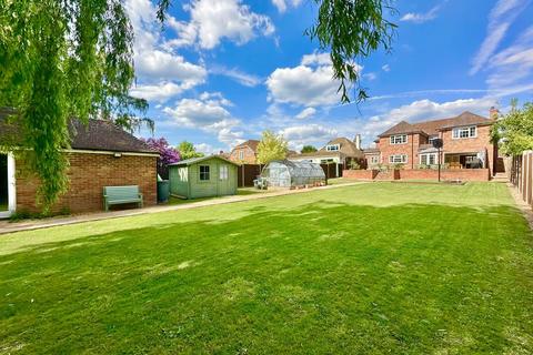 Frimley Green Road, Surrey GU16 5 bed detached house for sale