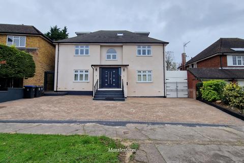 6 bedroom detached house for sale