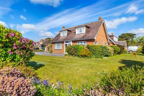 Waterford Gardens, Highcliffe... 3 bed detached house for sale