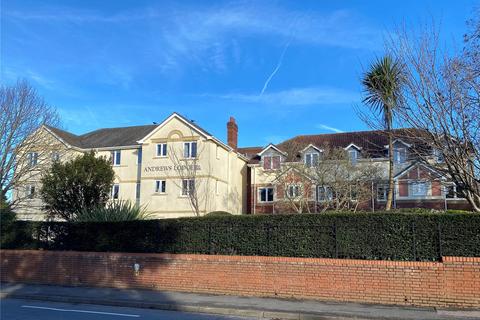 Tylers Close, Lymington, Hampshire, SO41 2 bed apartment for sale