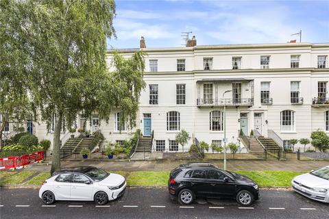 Clarence Square, Cheltenham... 2 bed apartment for sale