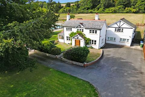 8 bedroom detached house for sale