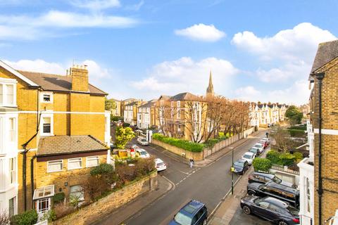 Onslow Road, Richmond, Surrey 2 bed flat for sale