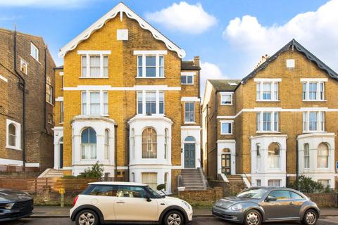 Onslow Road, Richmond, Surrey 2 bed flat for sale