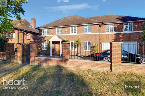 6 bedroom detached house for sale