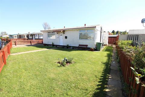 Main Road, Humberston Fitties... 2 bed chalet for sale