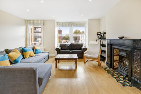 Kelvedon Road, London 3 bed flat for sale